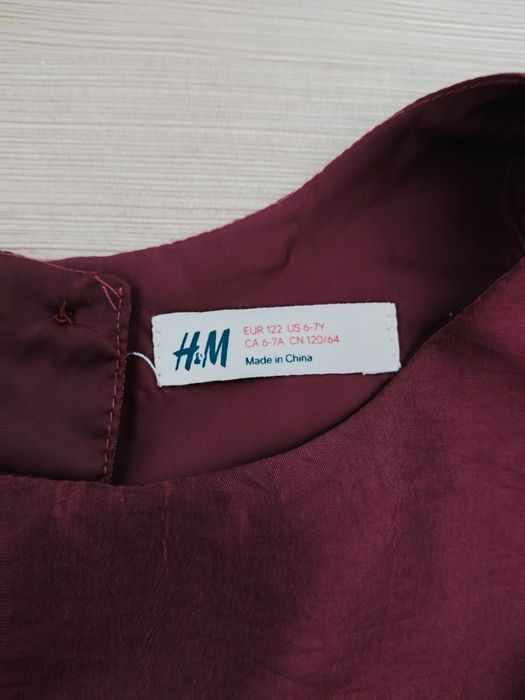 Wizytowa sukienka firmy H&M używana rozmiar 6- 7 lat 122 cm