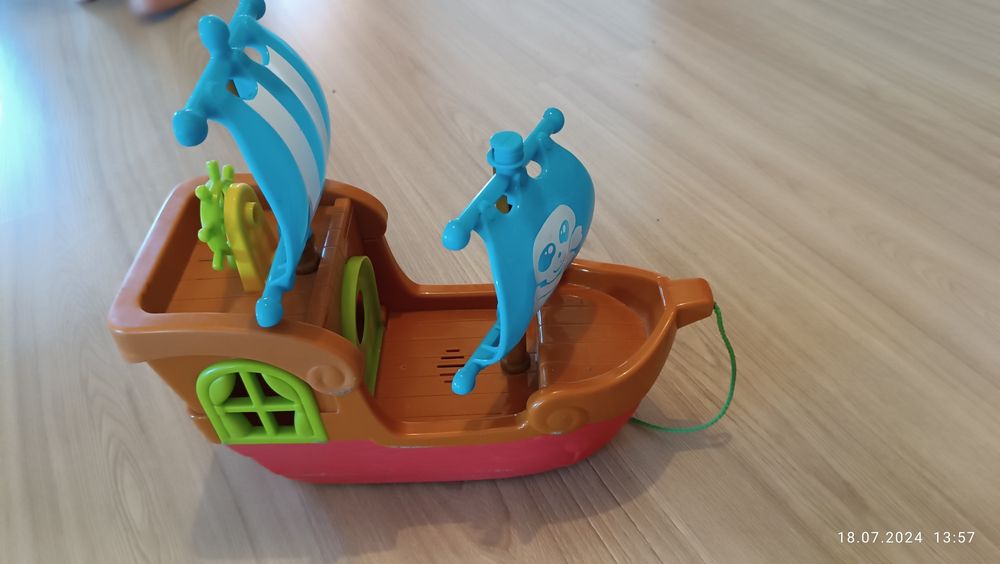 zabawka statek piracki + gratis figurkę pieska i brama