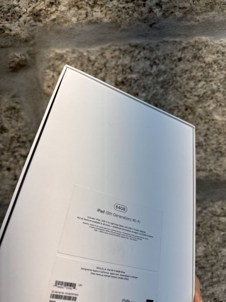 IPAD 9TH GEN WI-FI 64GB SILVER NOVO - Pagamento em prestações