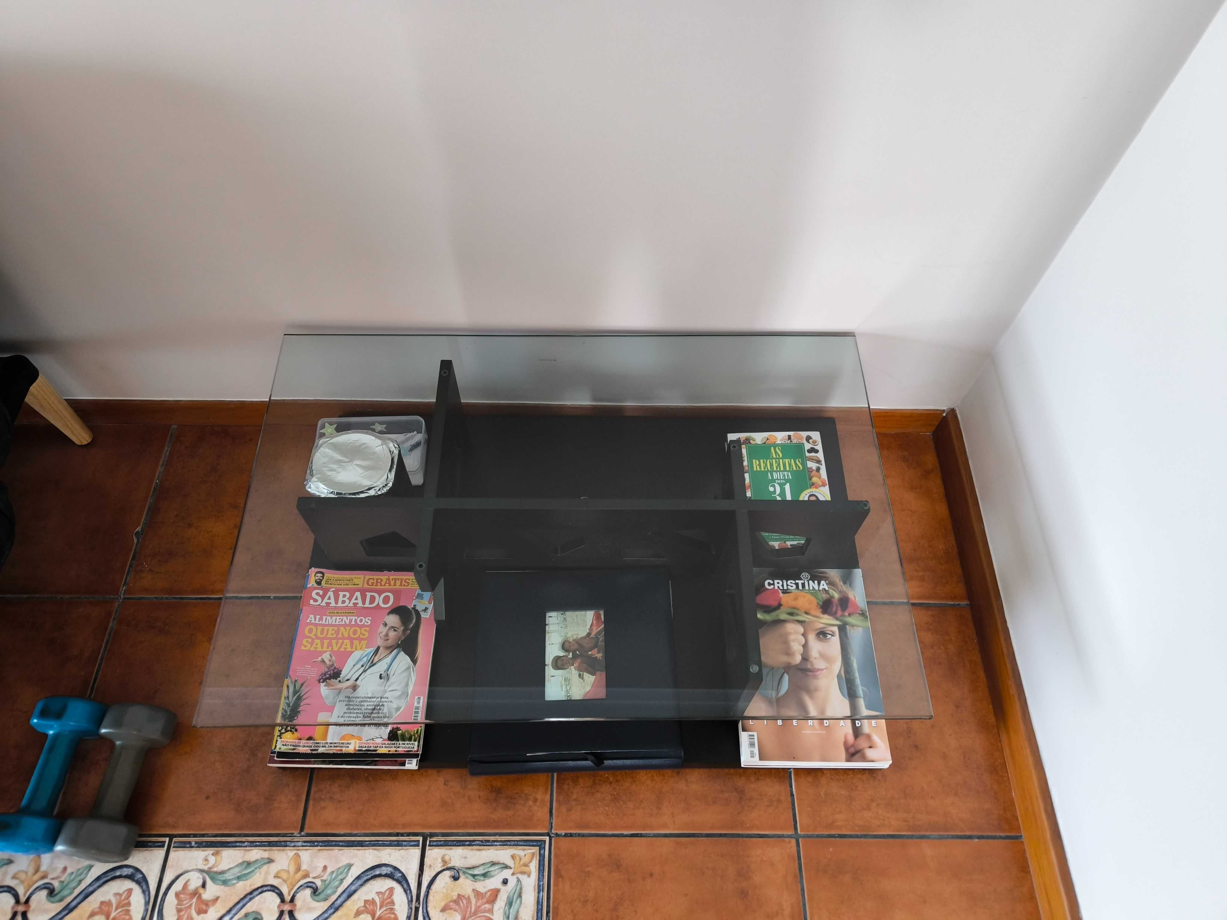 Mesa Antarte de centro moderna com tampo em vidro