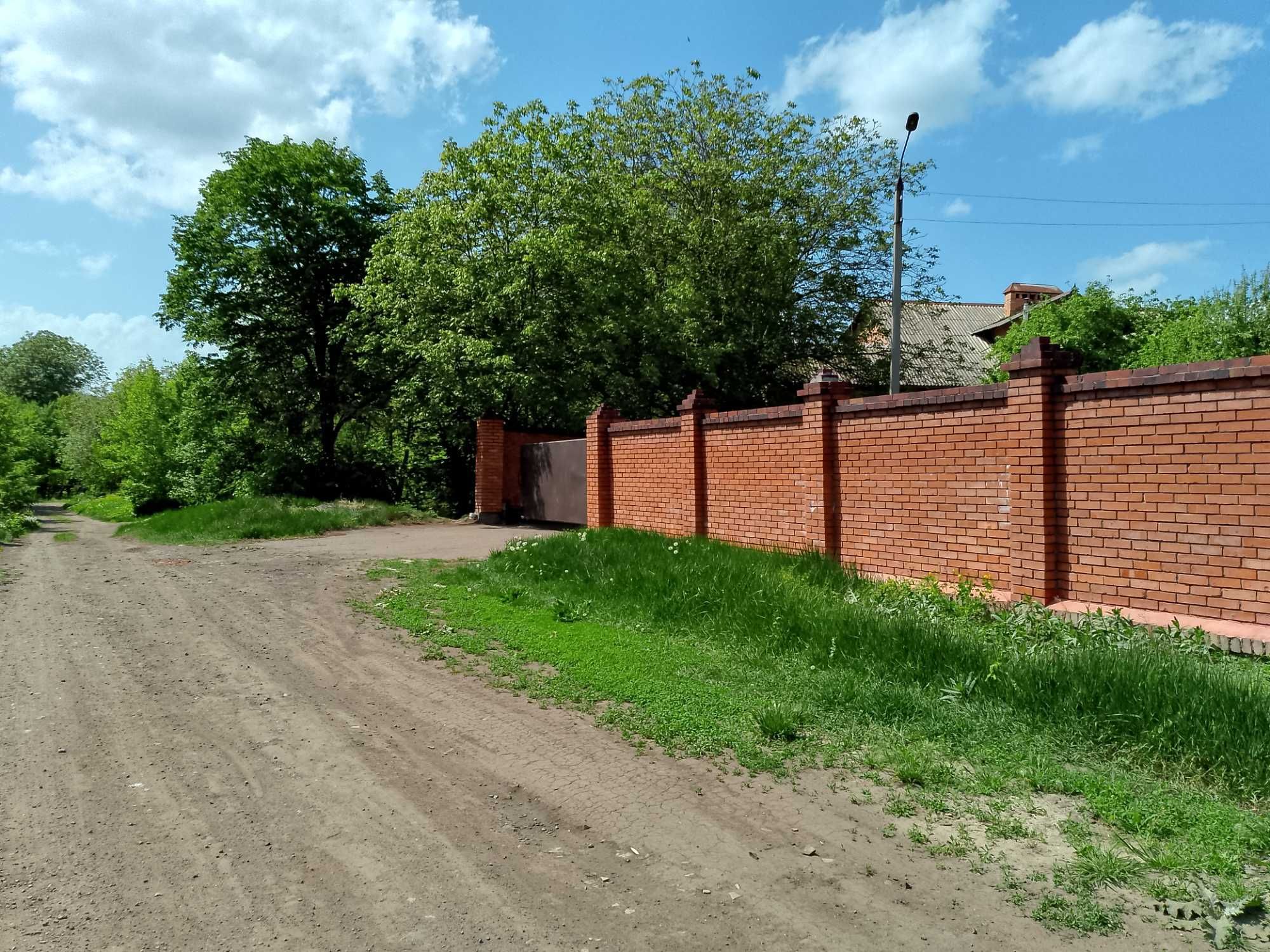 Продається будинок для поживання і ведення бізнесу