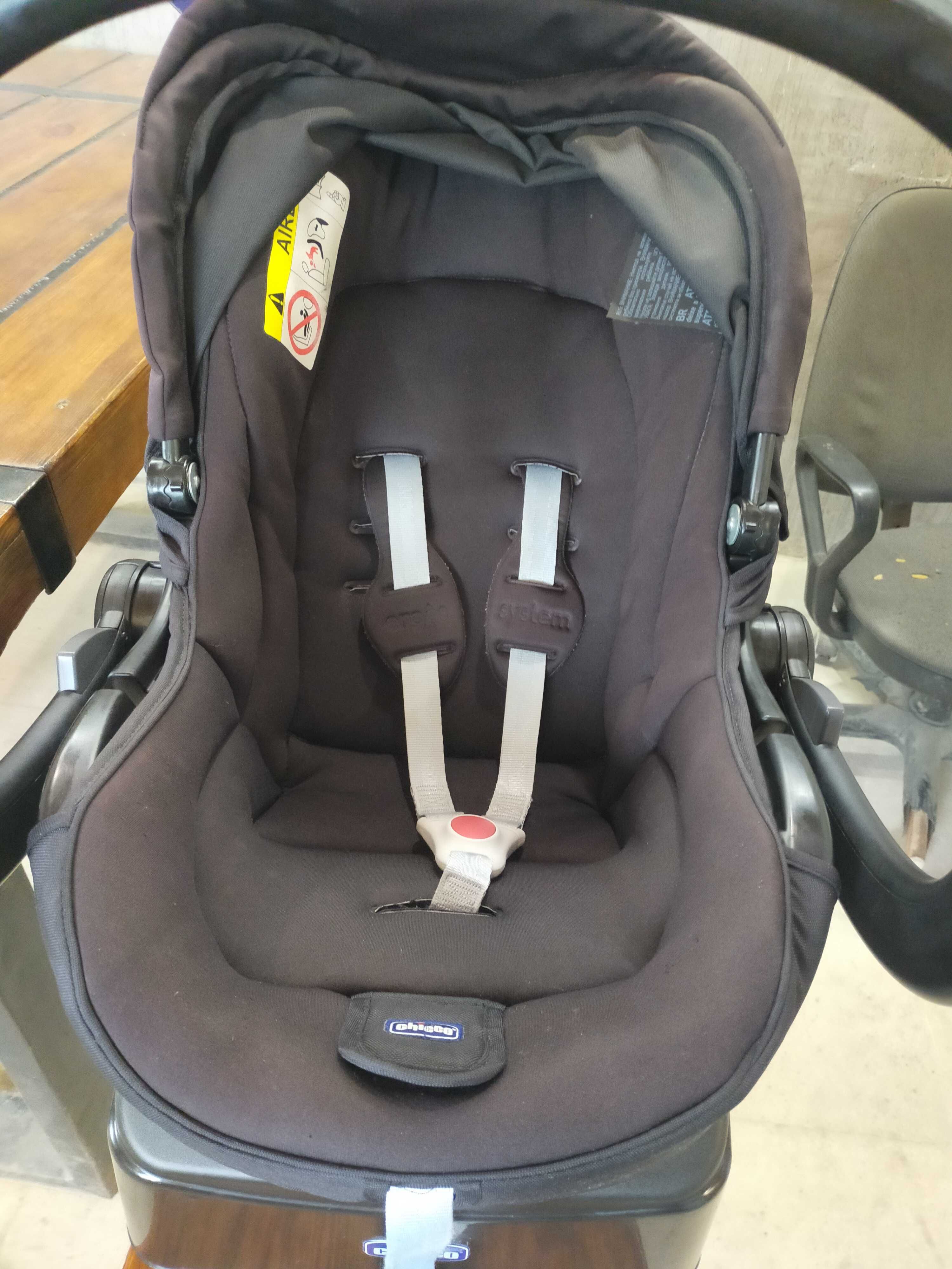 Автокрісло дитяче Chicco 0-13kg.