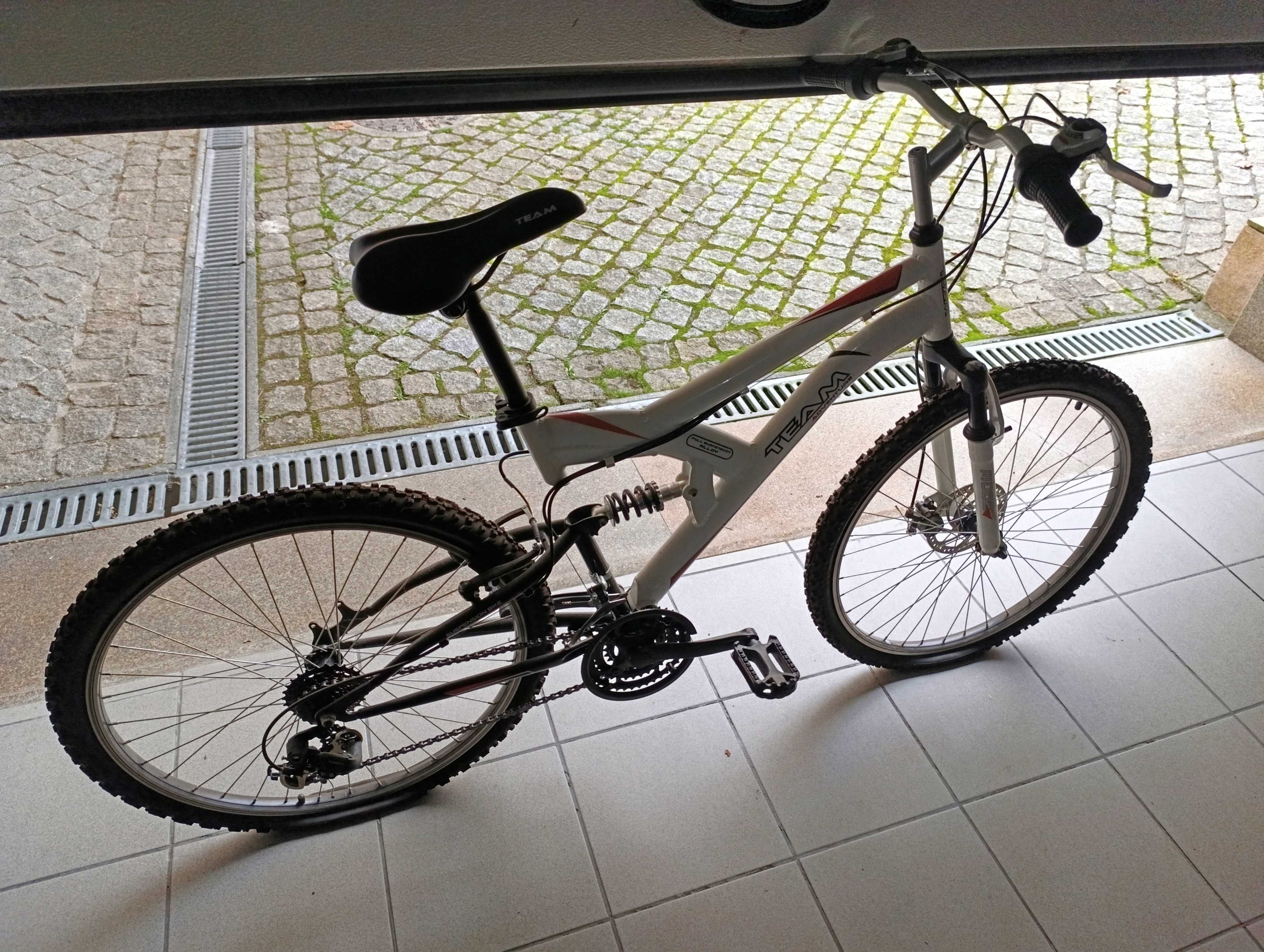 Bicicleta em alumínio