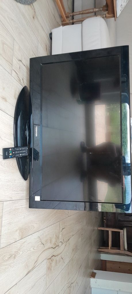 Telewizor Toshiba 32"z oryginalnym pilotem