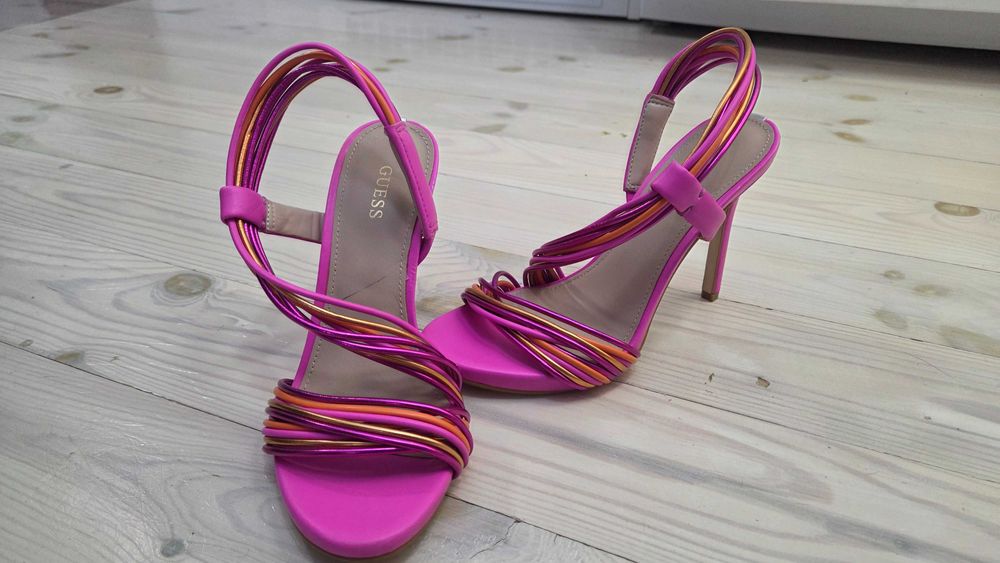 Бомоніжки GUESS Faize 35 розміру