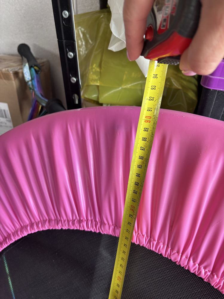 Mini trampolina z uchwytem, poręczą, dla dzieci.
