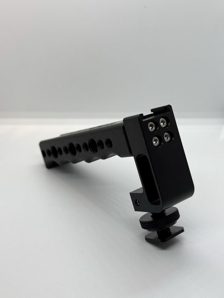 “Gimbal” fixo de metal.