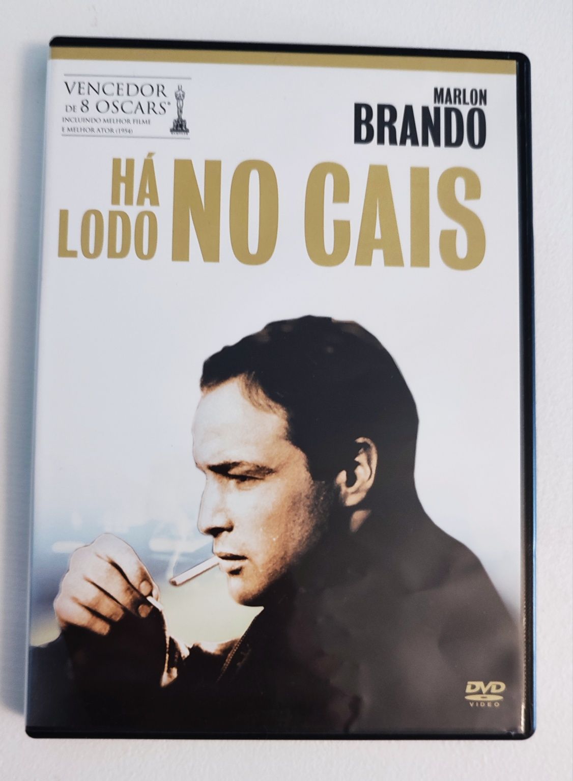 Filme " Há lodo no cais"