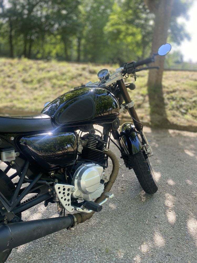 Cafe Racer 125cc.