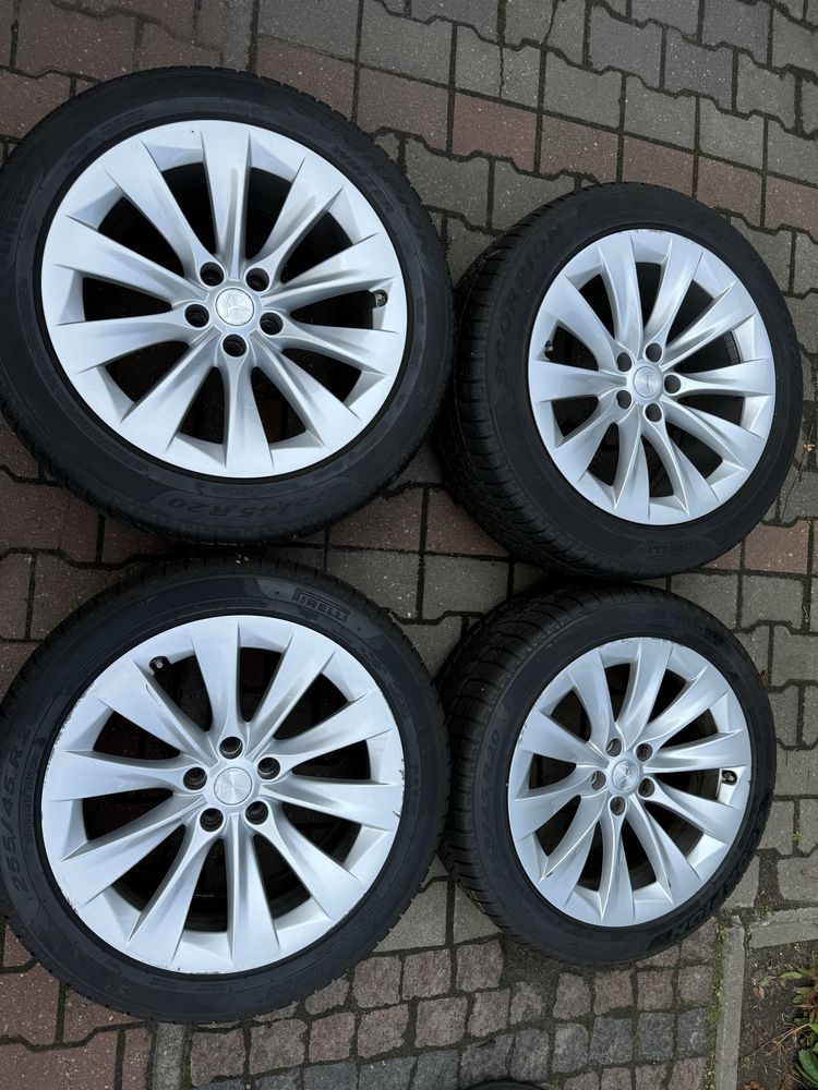 Koła zimowe 20 TESLA Y 255/45 + 275/45 jak NOWE Pirelli ORYGINAŁ FV