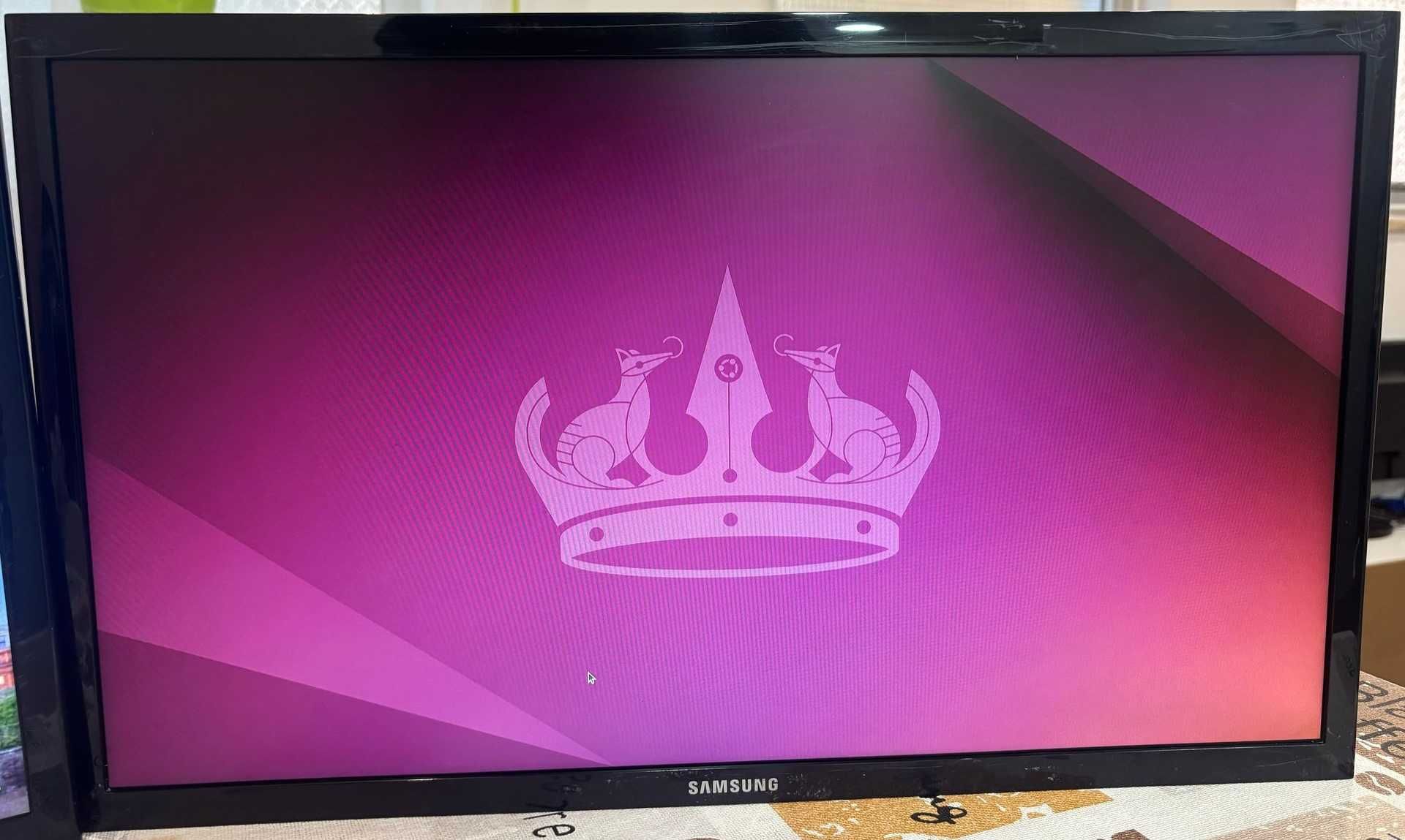 Vendo 2 monitores Samsung 21" sem suporte de pé