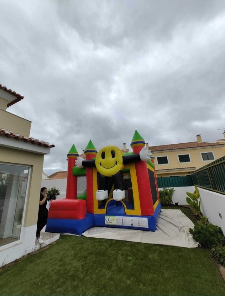 Insuflável castelo smille