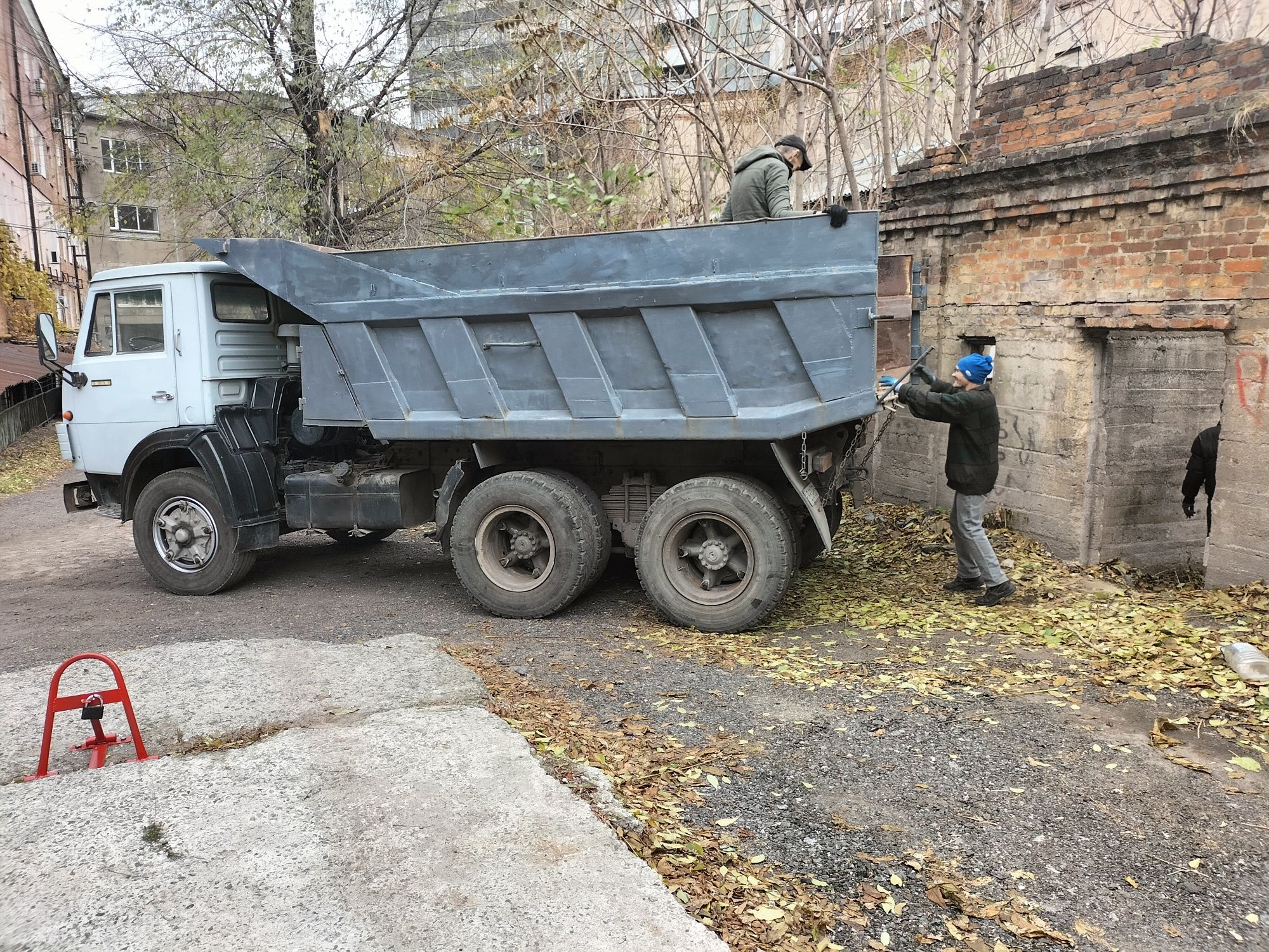 Грузоперевозки КАМАЗ САМОСВАЛ+грузчики, вывоз мусора, песок, щебень, д