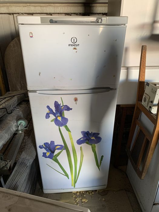 Холодильник Indesit ST145.028