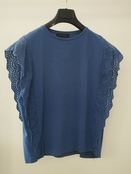 T-shirt de manga cava com pormenor bordado