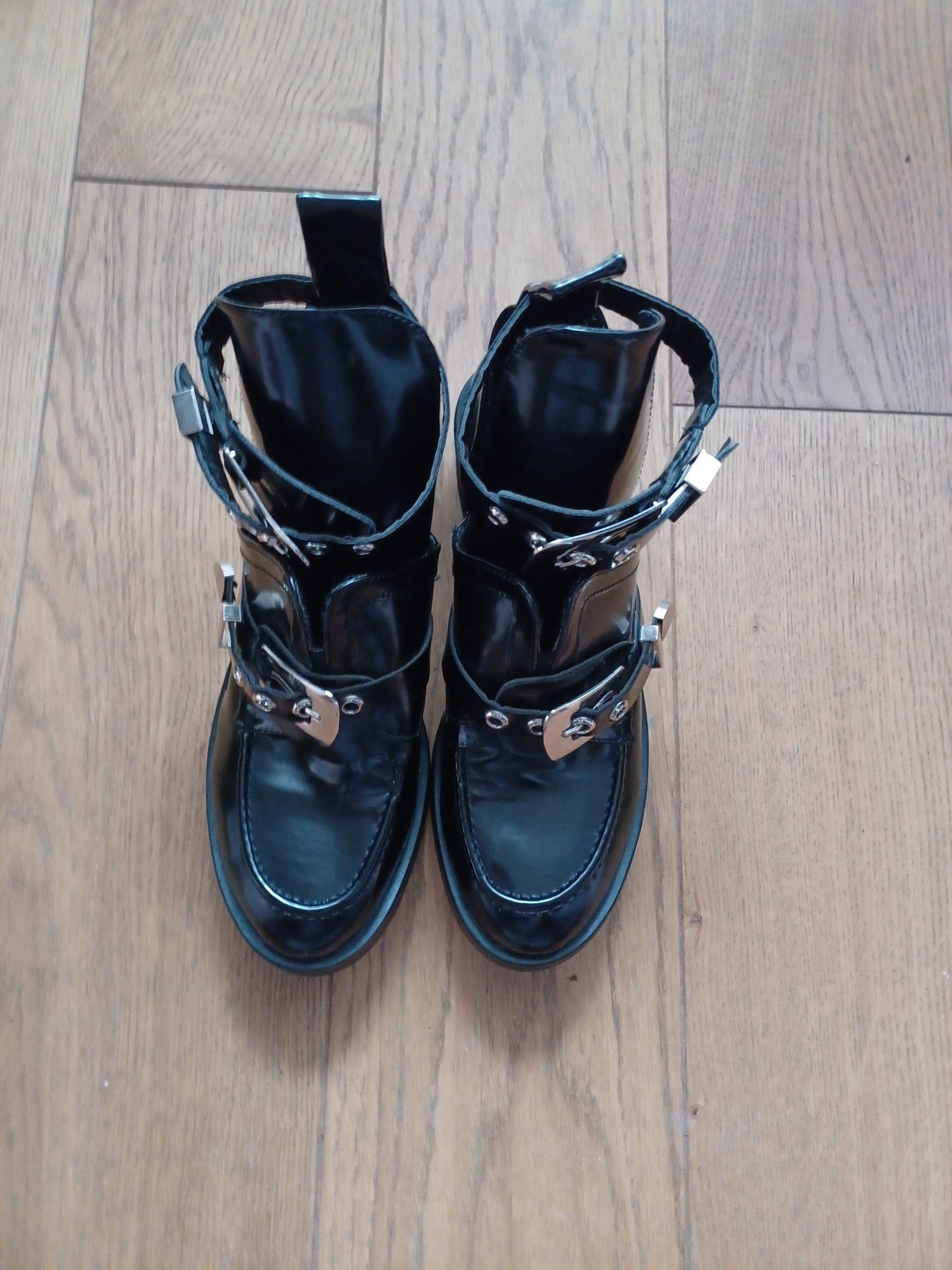 Buty damskie lakierowane