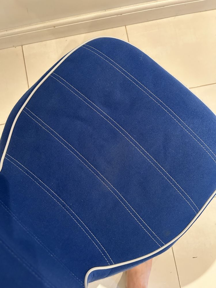 Krzesło Entelo rozmiar 119-142 cm z podnóżkiem
