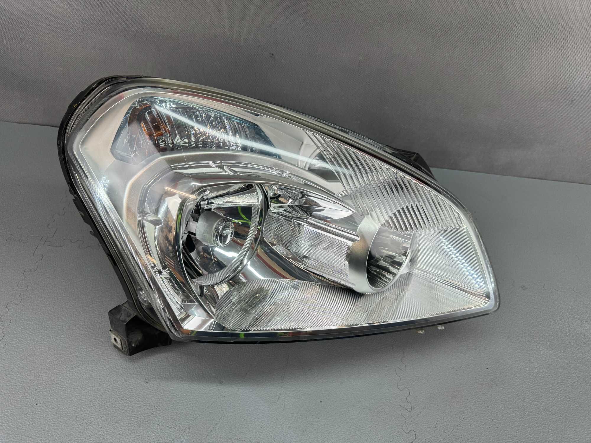 Nissan Qashqai J10 Lampa Przód Przednia XENON Prawa EU Kompletna IGŁA