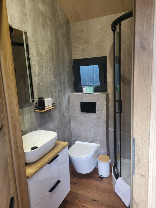 SŁONECZNY BRZEG Noclegi - domki z jacuzzi nad Jeziorem Rożnowskim