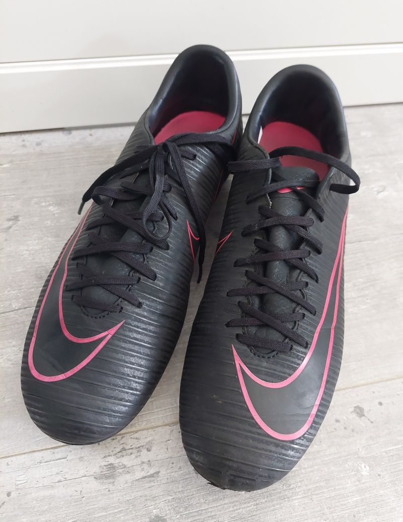 Buty sportowe Nike korki roz 42