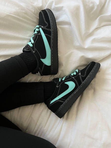 Nike Air Jordan Low Travis Scott’s x Tiffany