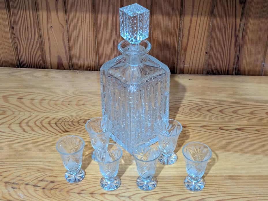 Kryształowa karafka i 6 kieliszków PRL