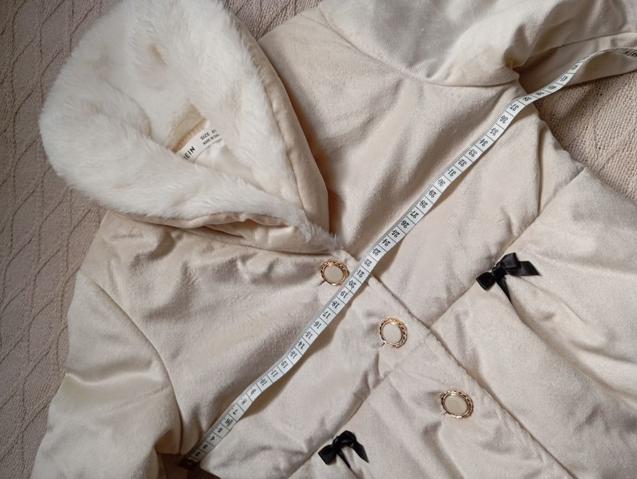 Elegancki NOWY śmietankowy płaszczyk 6L ocieplany z futerkiem