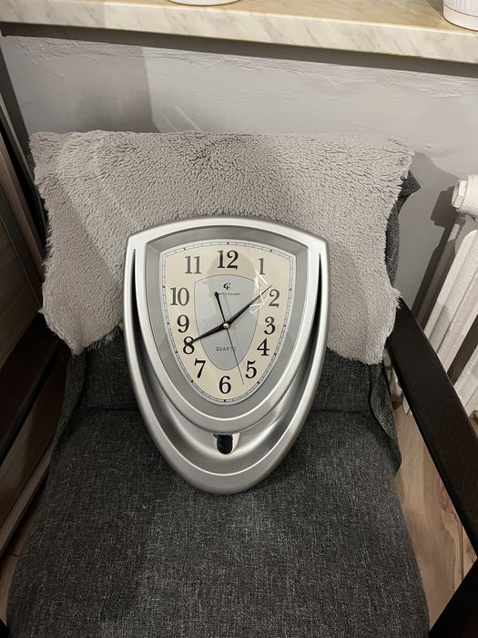 Zegar ścienny z wahadłem