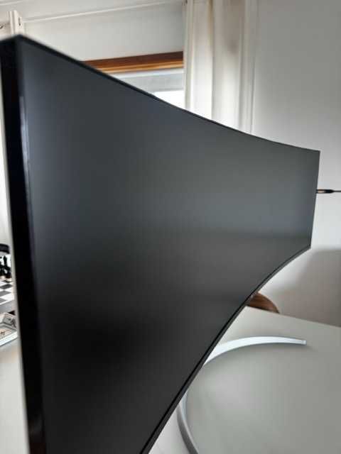 49WQ95C-W 49 Inch 32:9 Curved UltraWide DQHD (5120 x 1440) Monitor