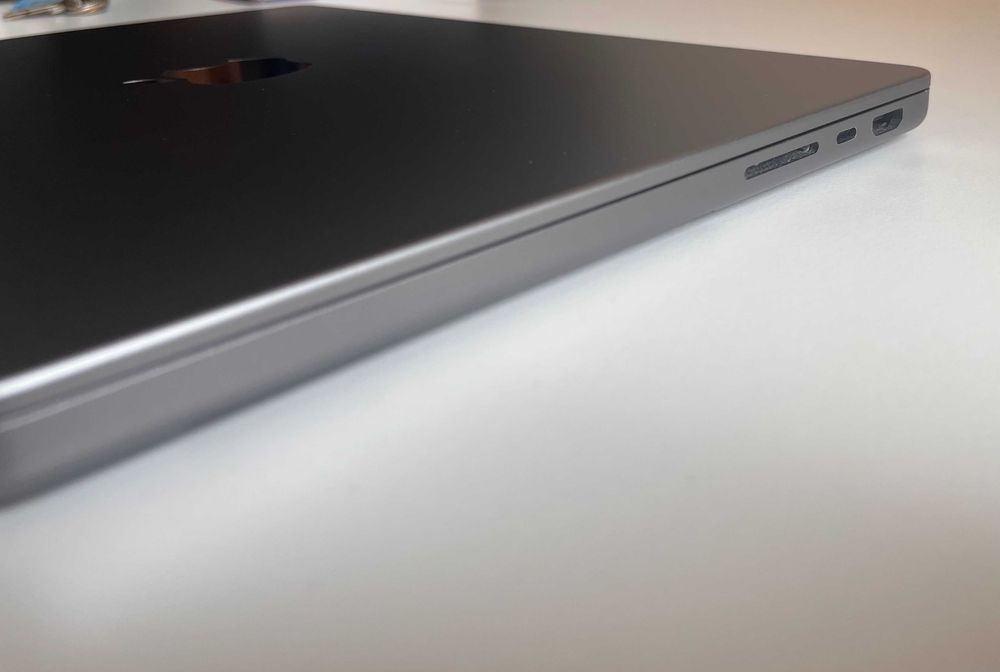 Laptop Apple MacBook Pro 14 A2442, Apple M1 Pro, 32GB RAM, 512GB SSD