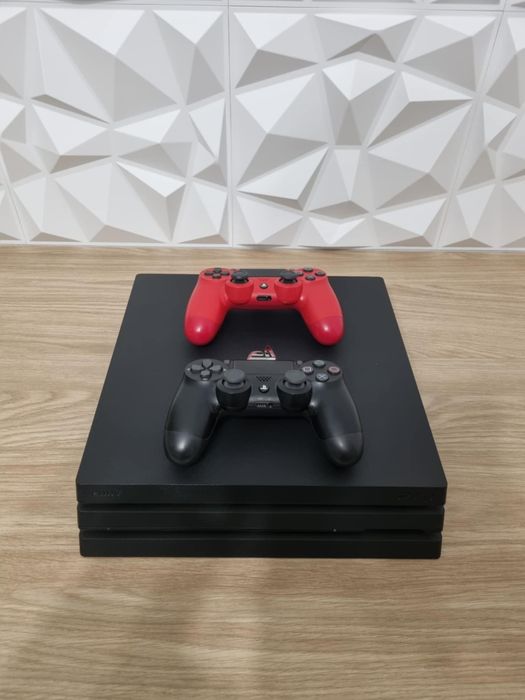 PlayStation 4 pro z grami