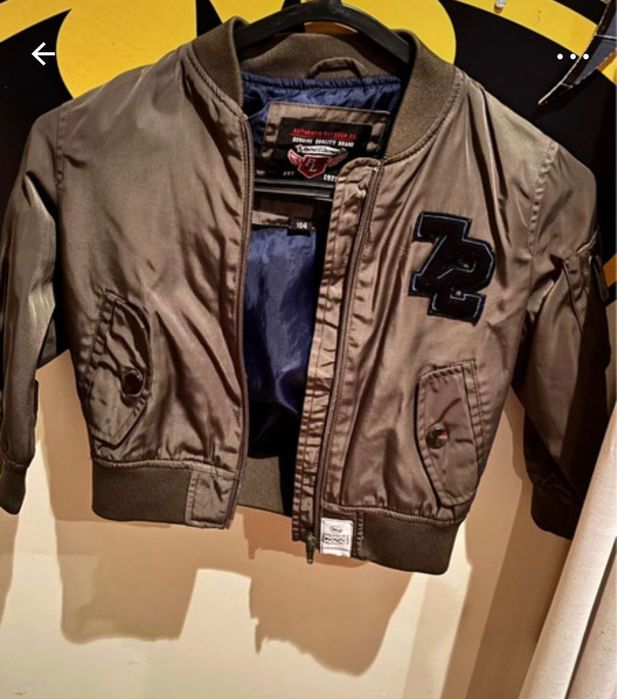 Casacos de criança como novos