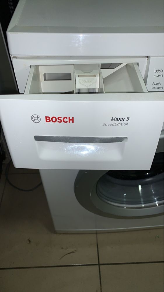 Пральна машина Bosch з Німеччини вузька 40см.