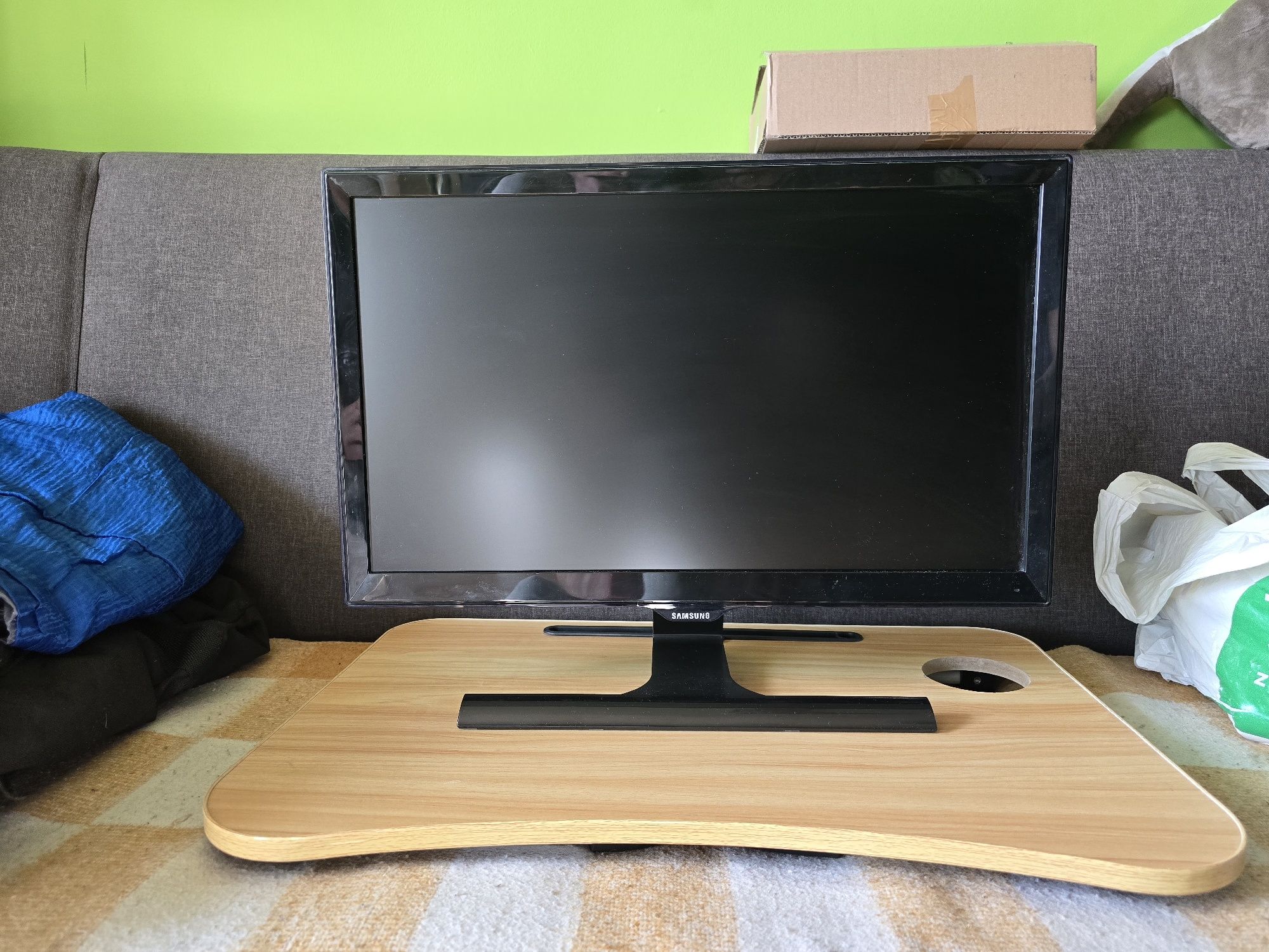 Monitor Samsung T22E390EW / 2 x HDMI / pilot