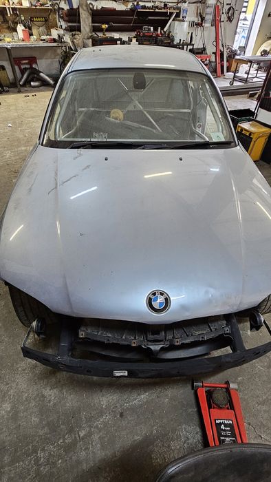 BMW e82 drift klatką. Baza na driftowóz