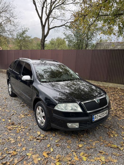 Шкода Октавія А5 ( 2.0 бенз,автомат) хороший стан!