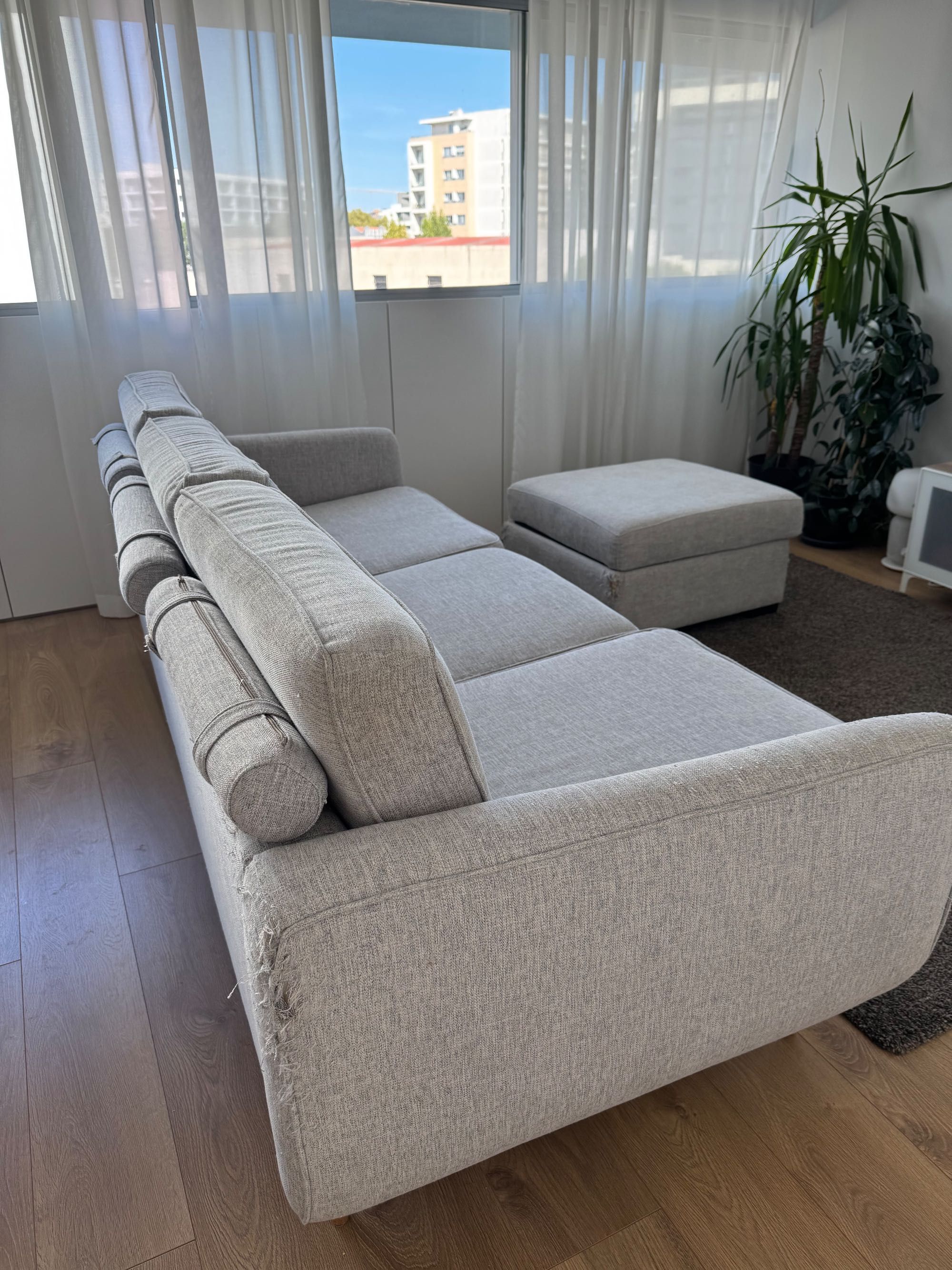 Sofá de 3 lugares com chaise longue com arrumação