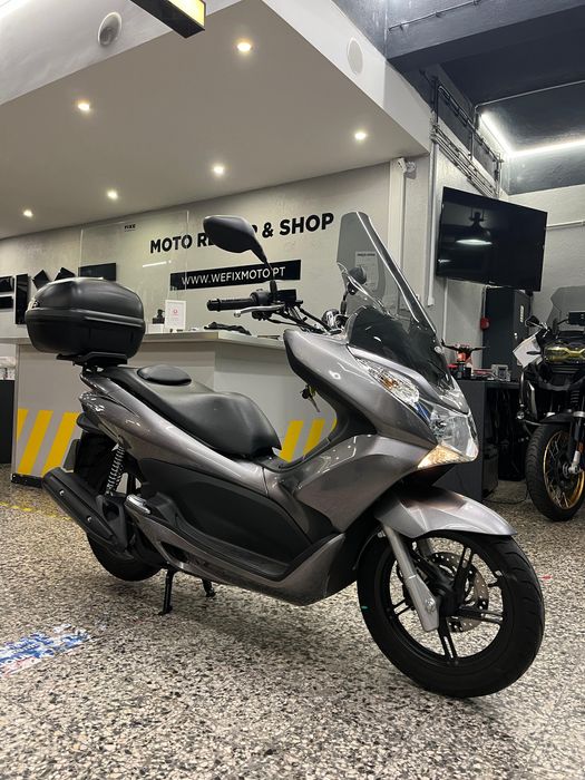 Honda PCX Em estado " Novo" com apenas 1625 Kms Top Case