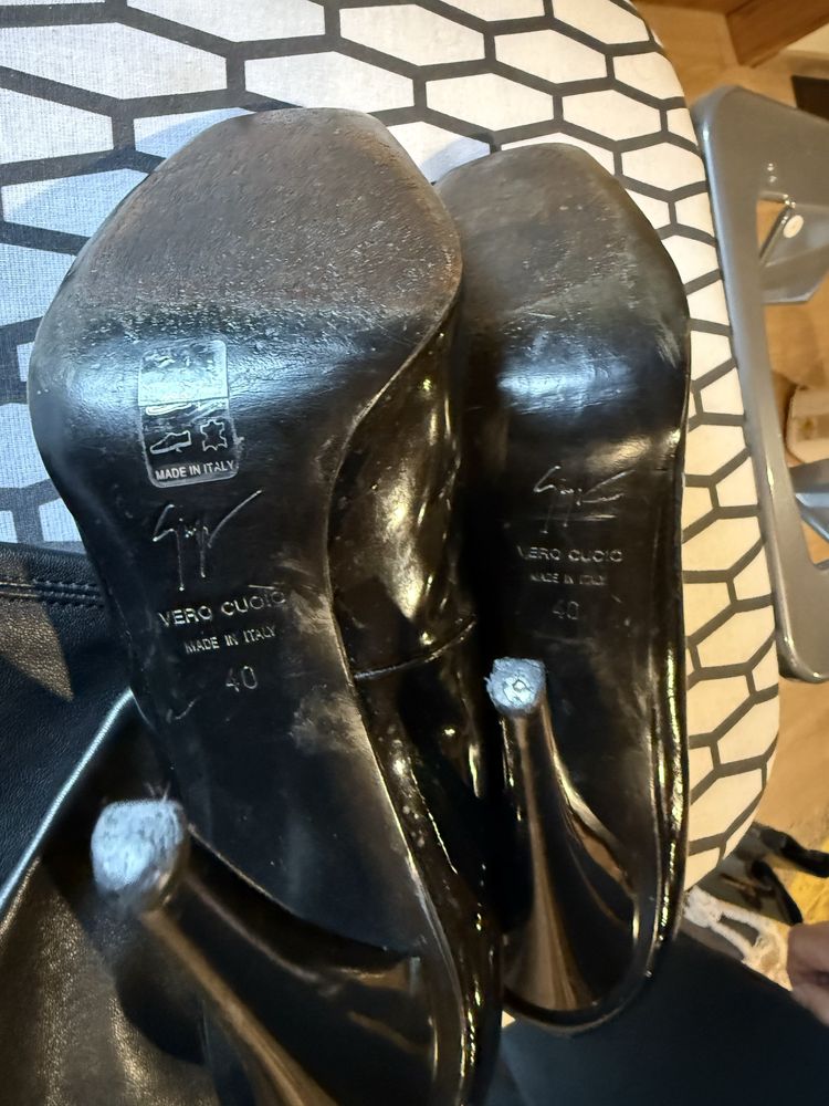 Botas de cano alto em pele