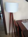Lampa podłogowe na trojnogu