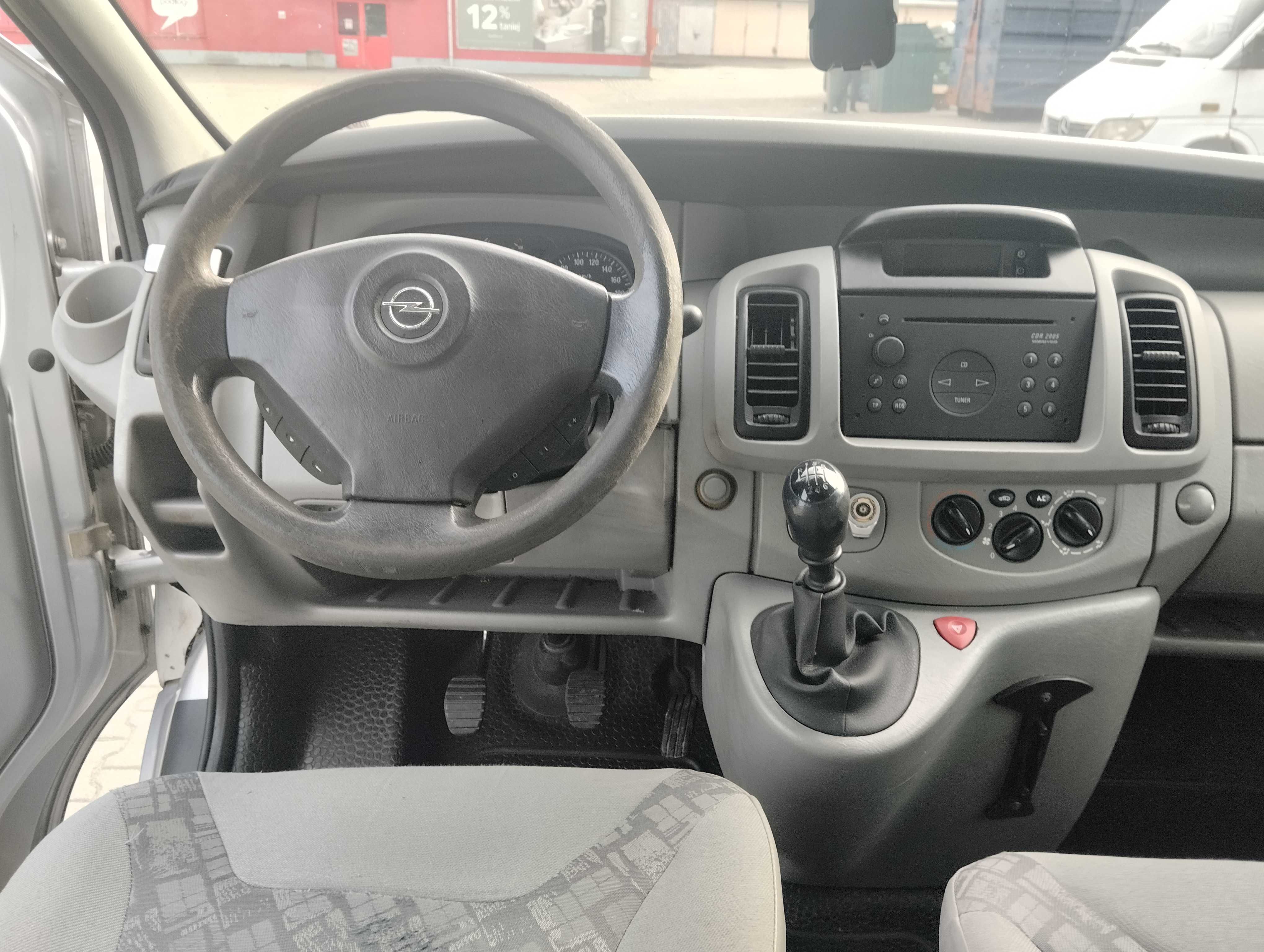 Opel Vivaro 1.9 CDTI 101 KM klimatyzacja brygadówka 7osobowy