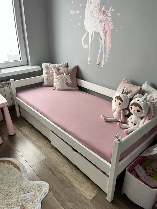 Drewniane łóżko dla dziecka