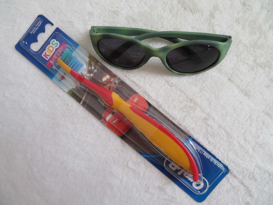 Oral-B NOWA szczoteczka do zębów + okulary przeciwsłoneczne   3-5 lat