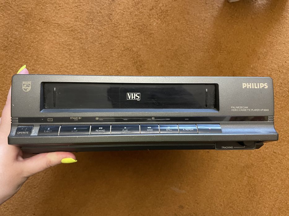 Видеомагнитофон Philips VHS VP3249/67R
