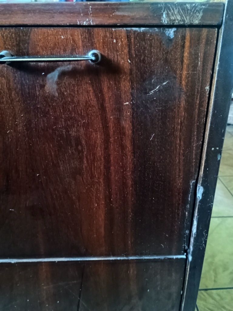Sprzedam komodę z czasów PRL-u , do odnowienia