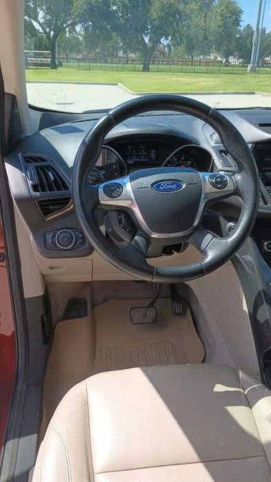 Ford Escape      2015