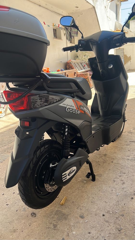 Vende se moto eletrica semi nova bateria de liqueu na garantia