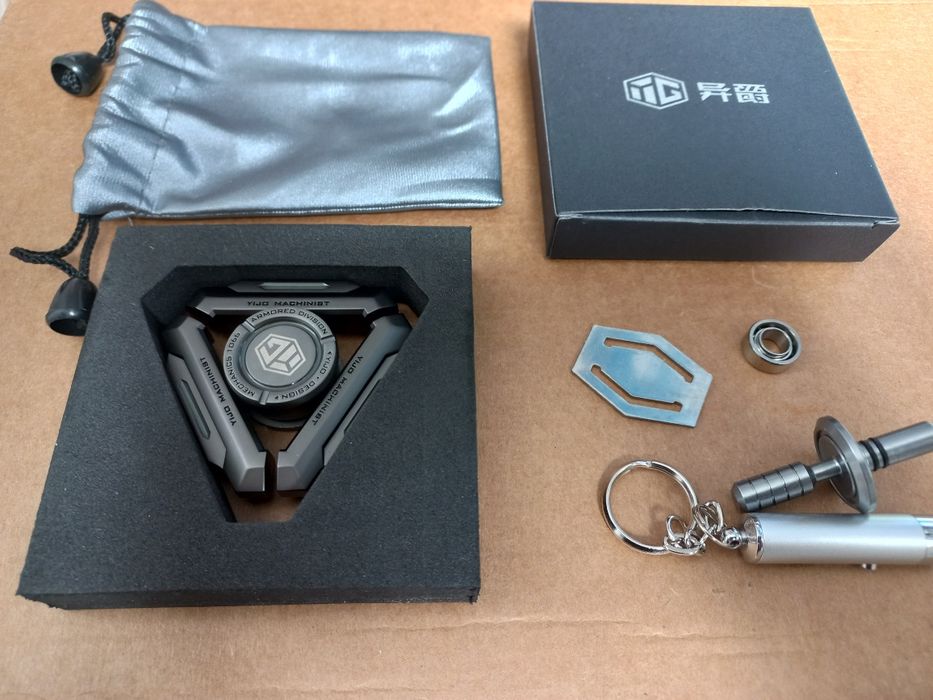 Металлический взрослый и детский спиннер в полном коплекте