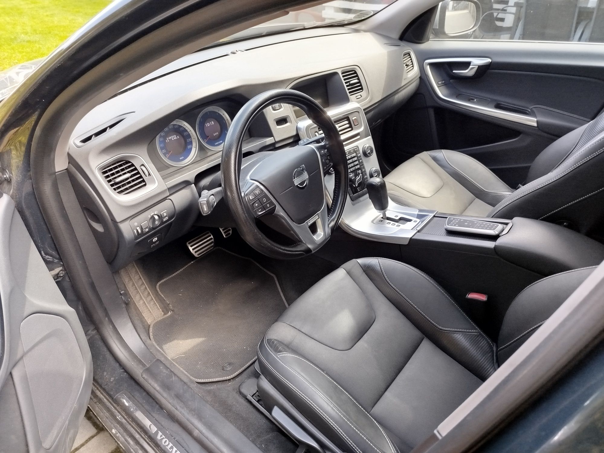 Volvo V60 R Design 2.4 D5 215 Km