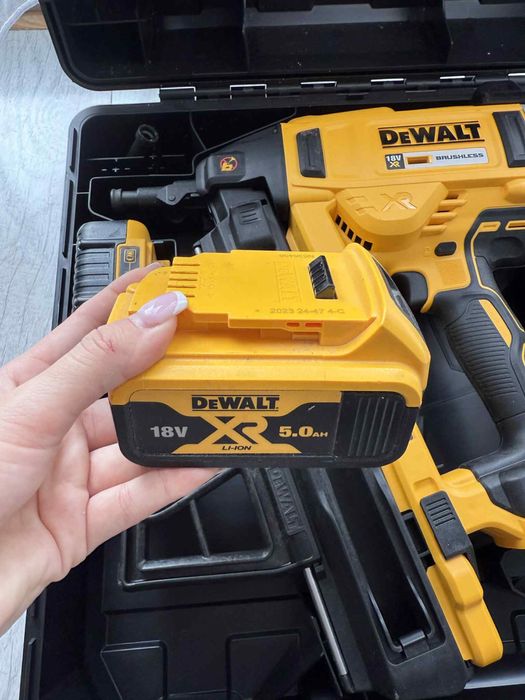 Gwozdziarka dewalt